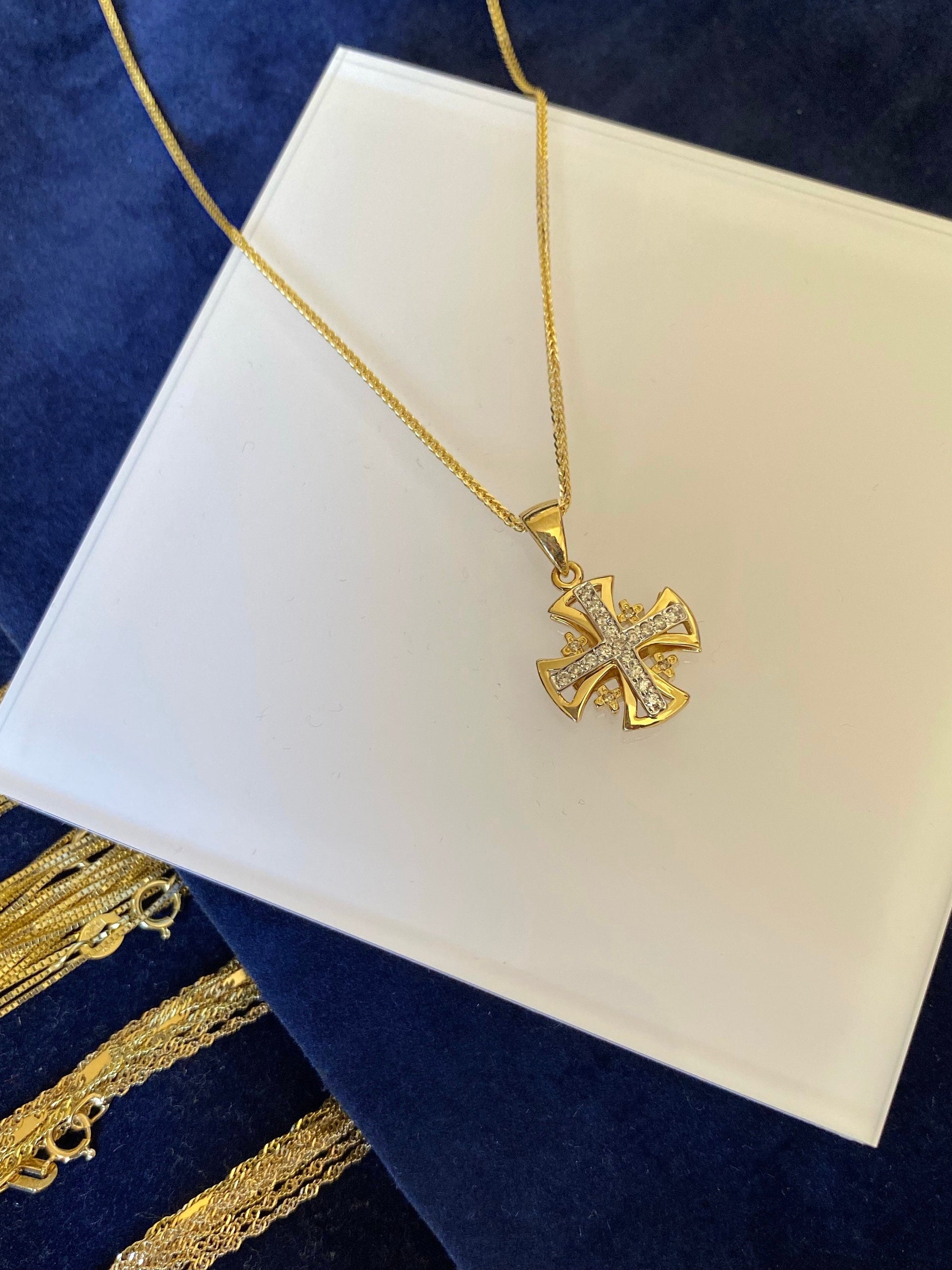 Jerusalem Cross Pendant in 14k Gold with 21 Diamonds - Faithful Radiance