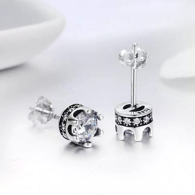 Sparkling Solitaire Zircon Earrings in Silver 925