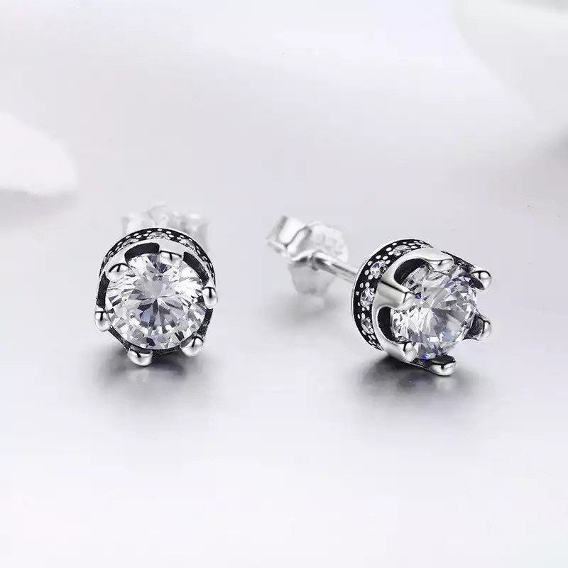 Sparkling Solitaire Zircon Earrings in Silver 925
