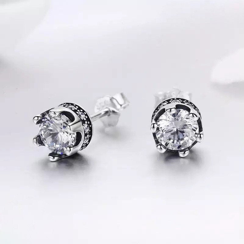 Sparkling Solitaire Zircon Earrings in Silver 925
