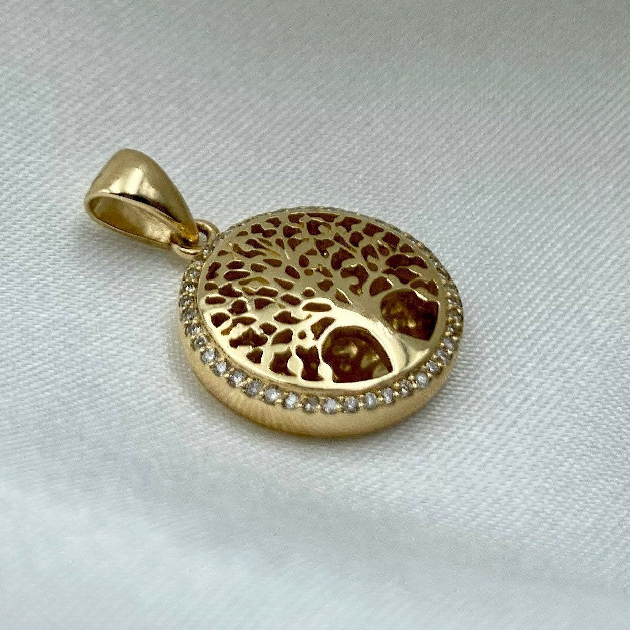 Tree of Life Pendant in 14k Gold with White Diamonds
