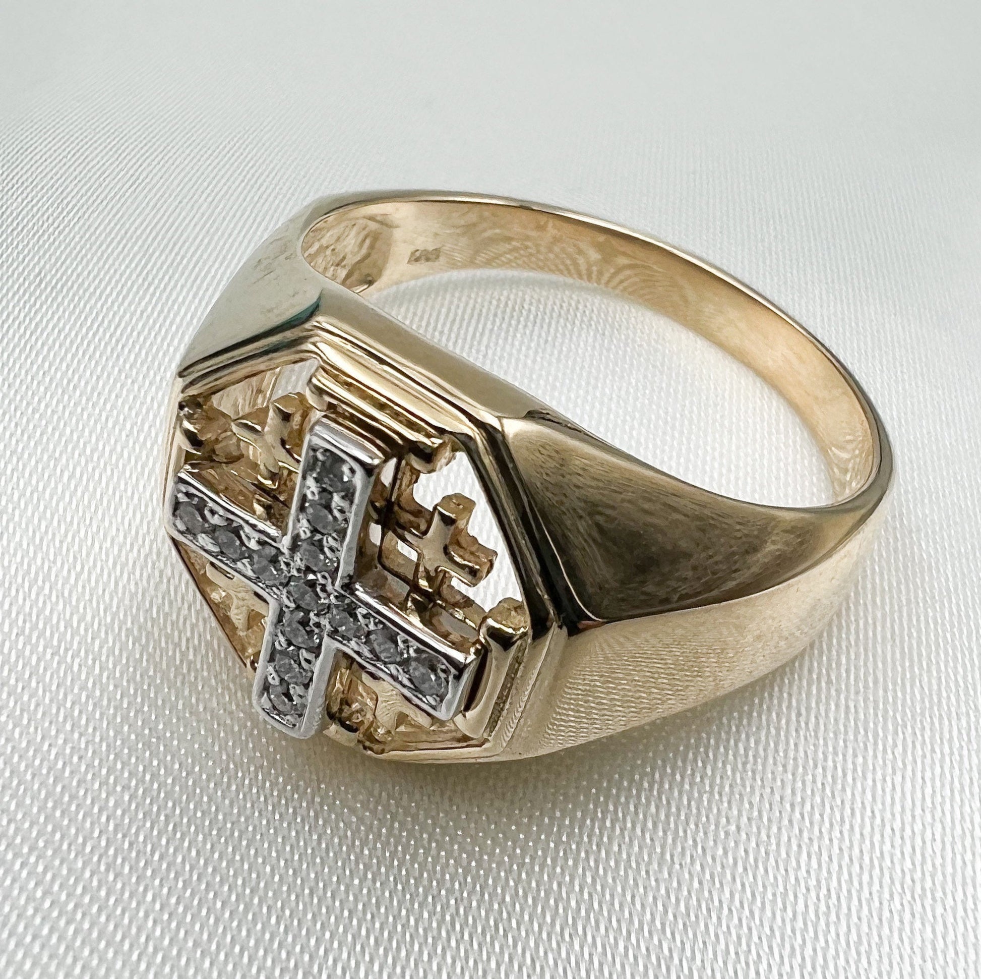 Jerusalem Cross Ring in 14k Gold with 13 Diamonds 0.20ct