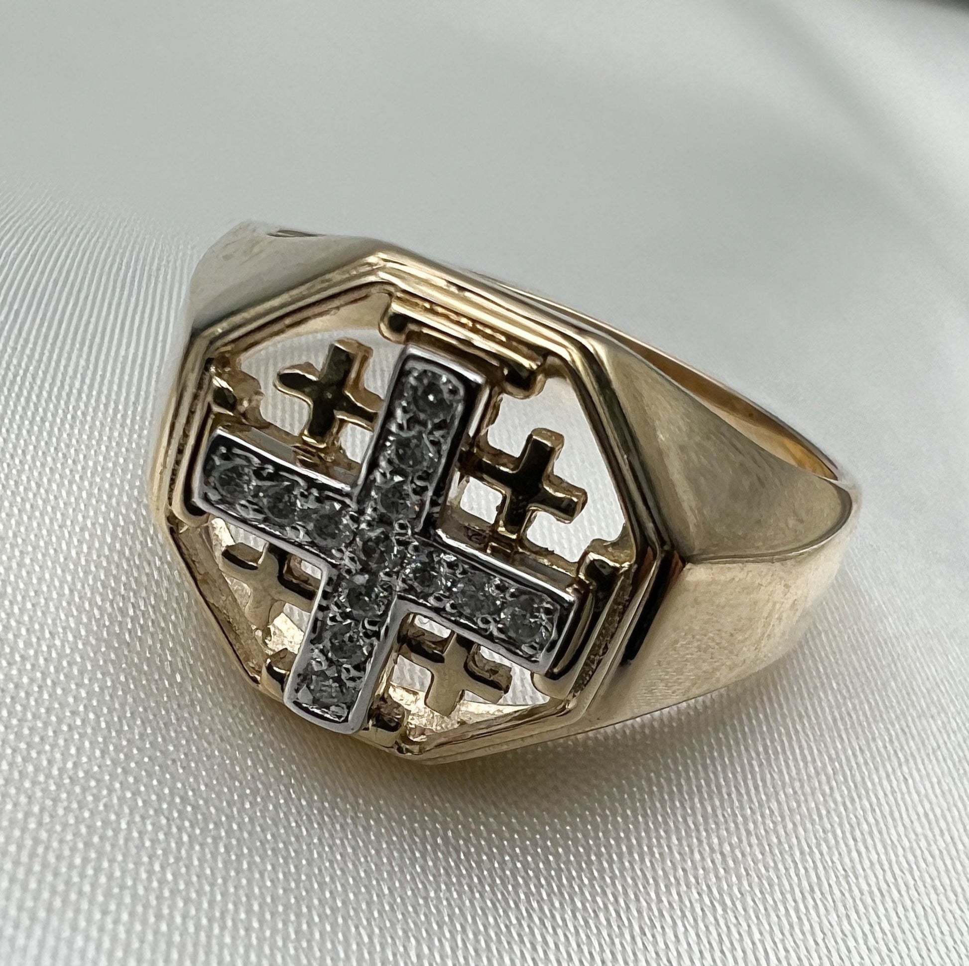 Jerusalem Cross Ring in 14k Gold with 13 Diamonds 0.20ct