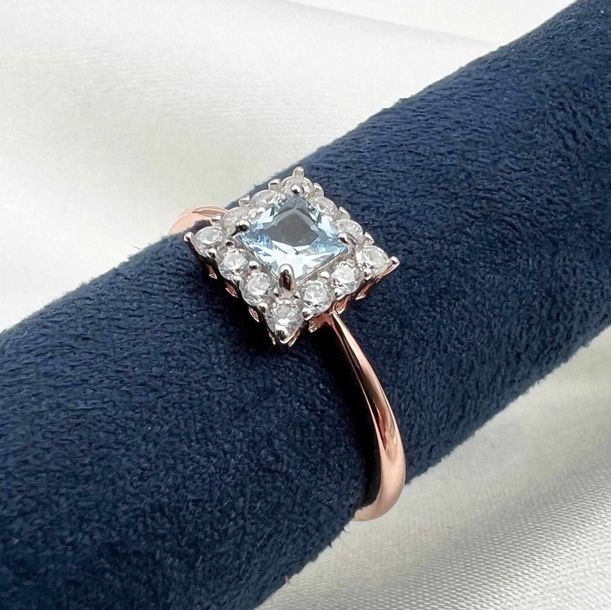 Stunning Sky Blue Topaz Ring in Silver 925 for a Touch of Serenity