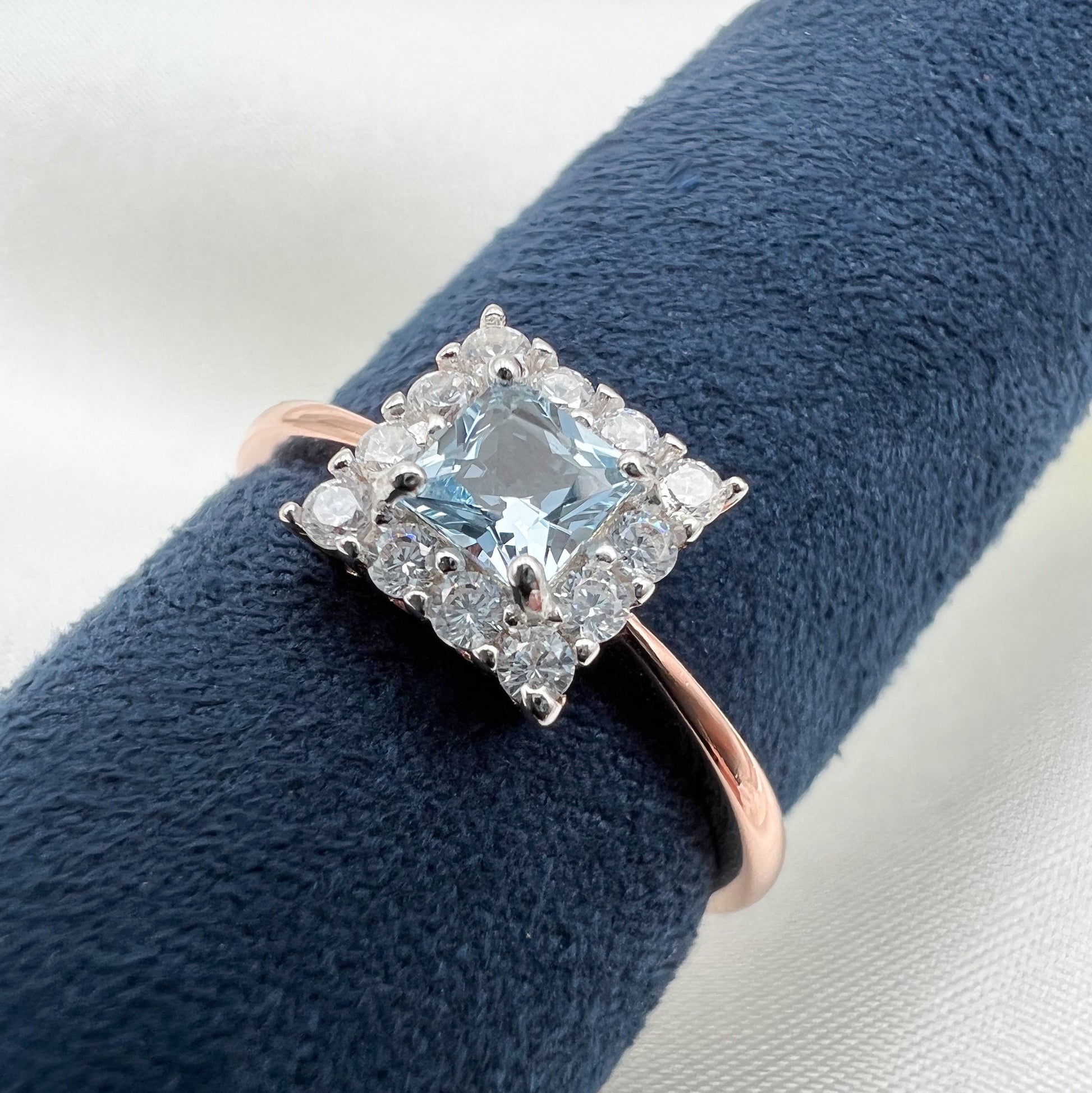 Stunning Sky Blue Topaz Ring in Silver 925 for a Touch of Serenity