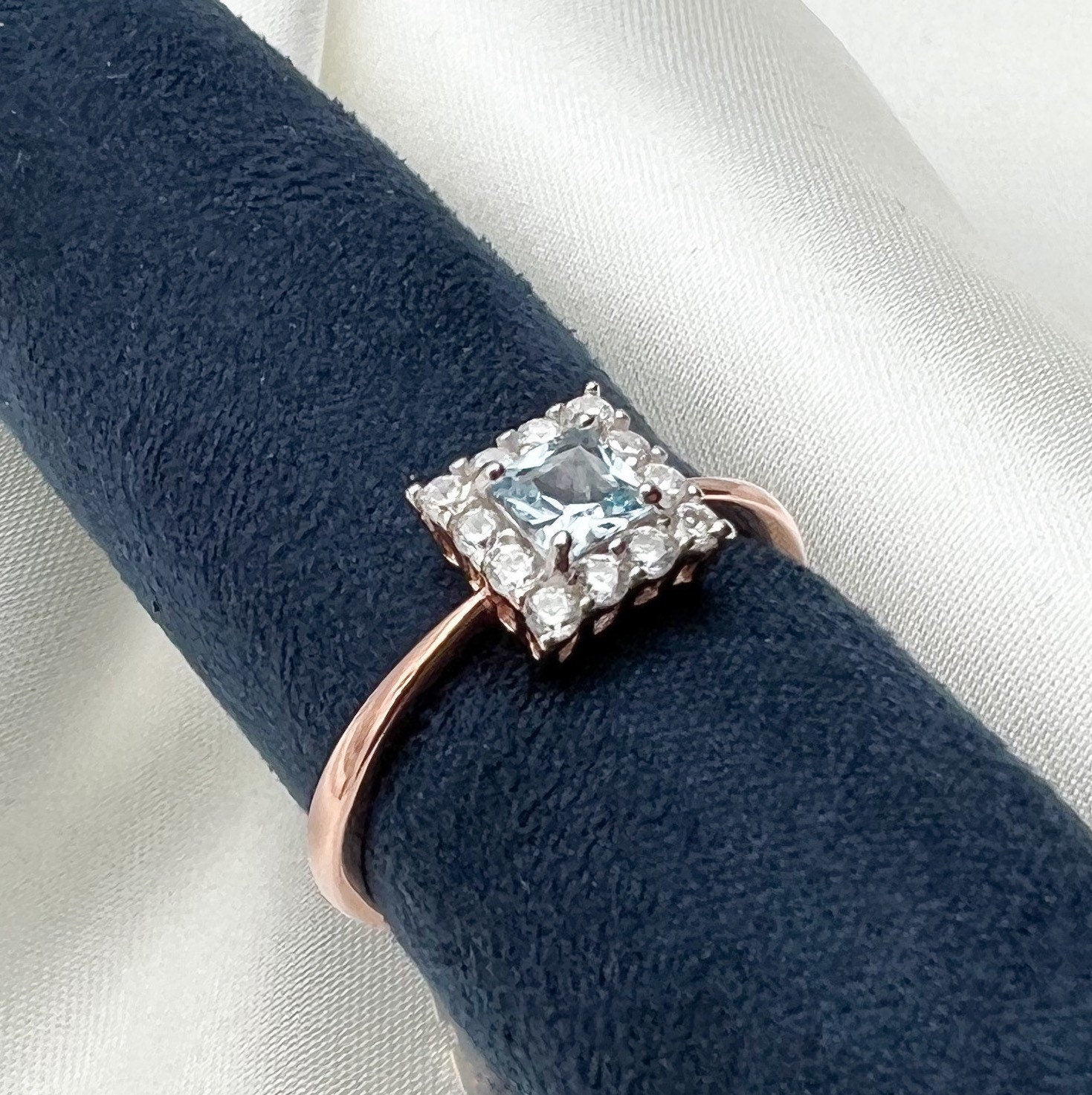 Stunning Sky Blue Topaz Ring in Silver 925 for a Touch of Serenity