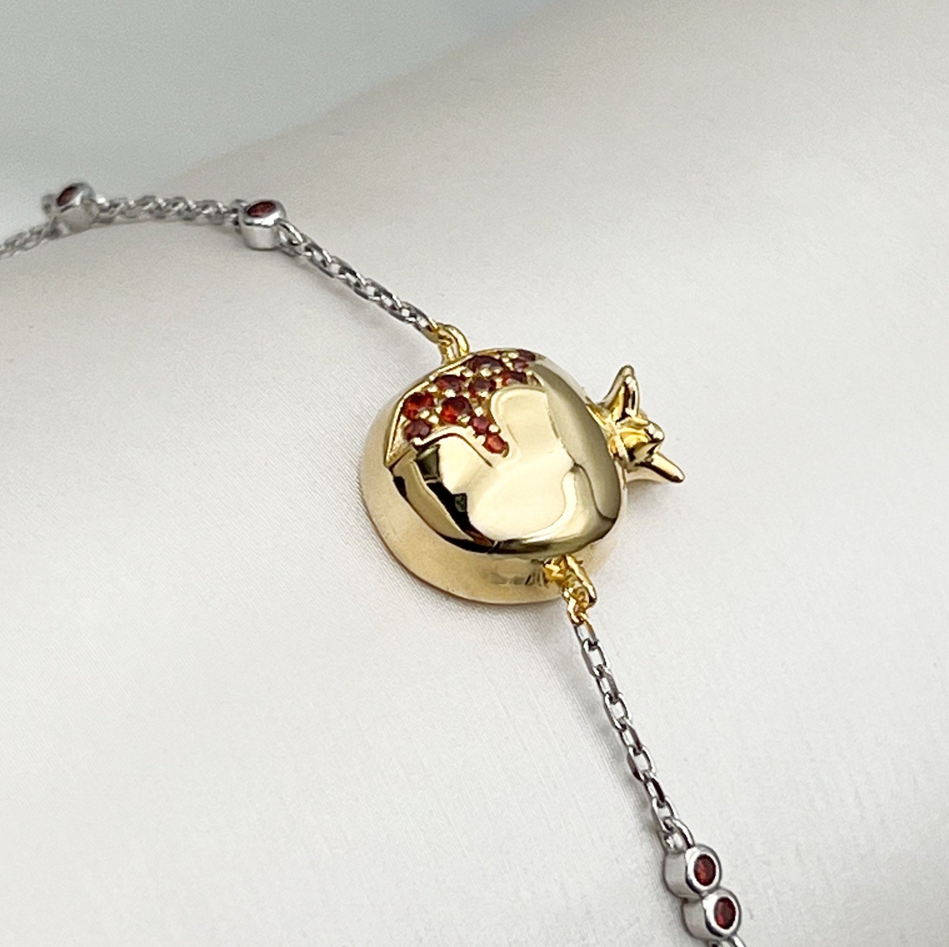 Pomegranate Bracelet with Garnet Stones in Silver 925 and Gold