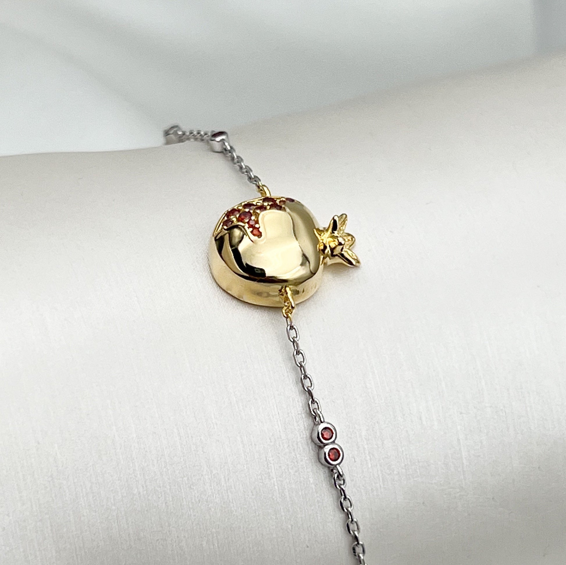 Pomegranate Bracelet with Garnet Stones in Silver 925 and Gold