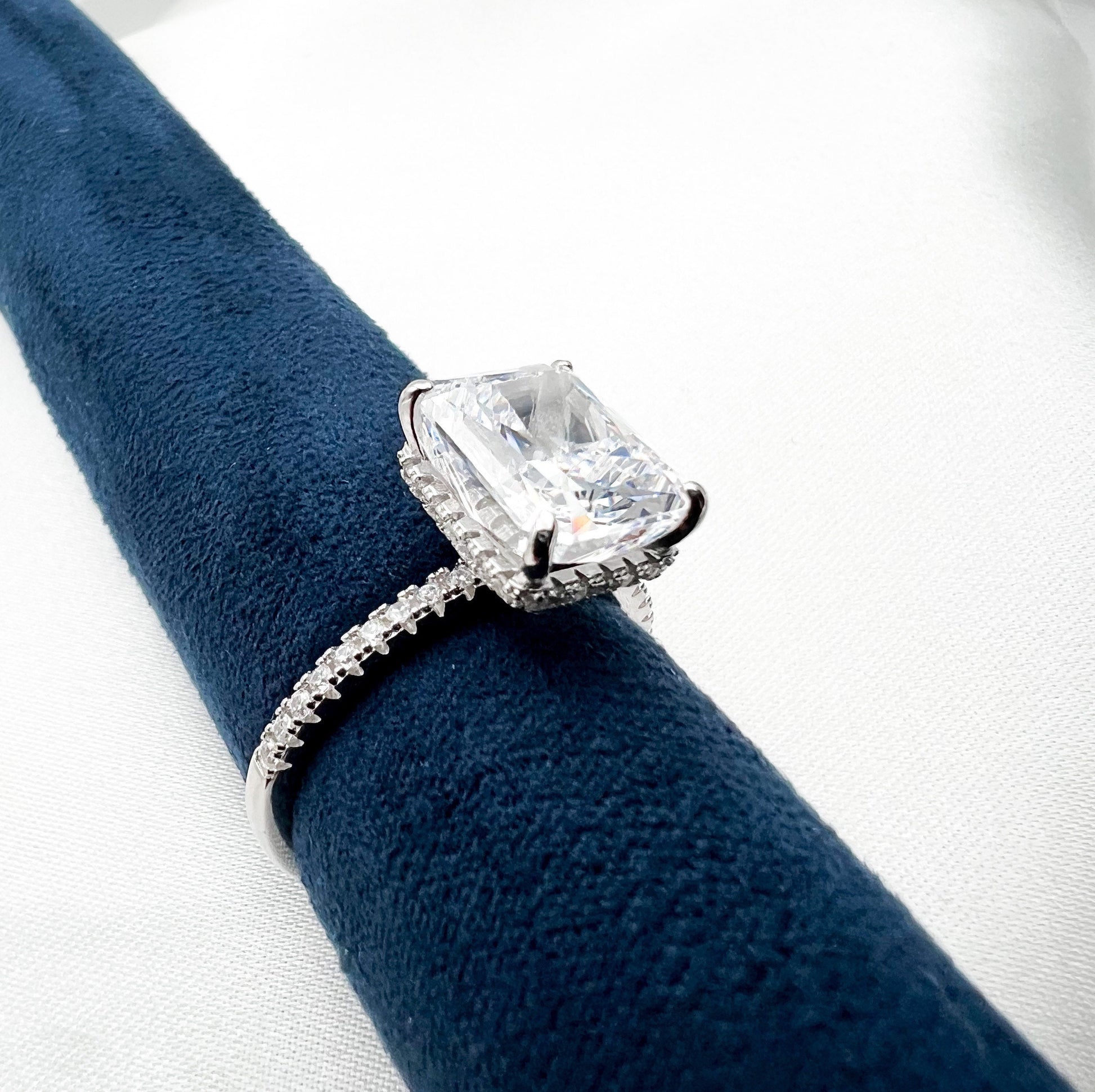 Sparkling Solitaire Engagement Ring 10x12mm 8ct Moissanite VVS D Color