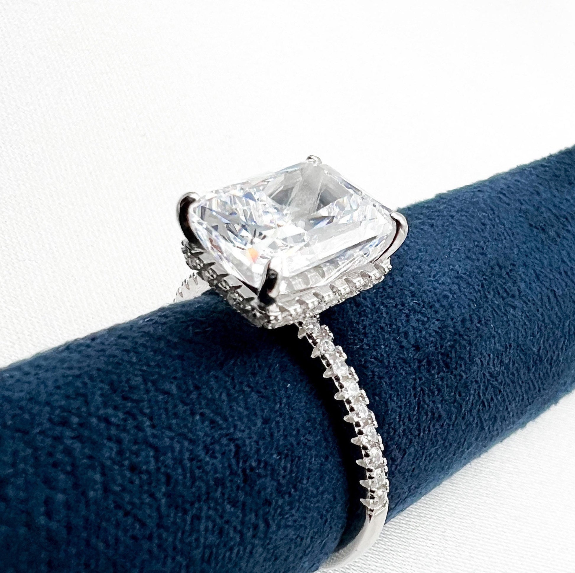 Sparkling Solitaire Engagement Ring 10x12mm 8ct Moissanite VVS D Color
