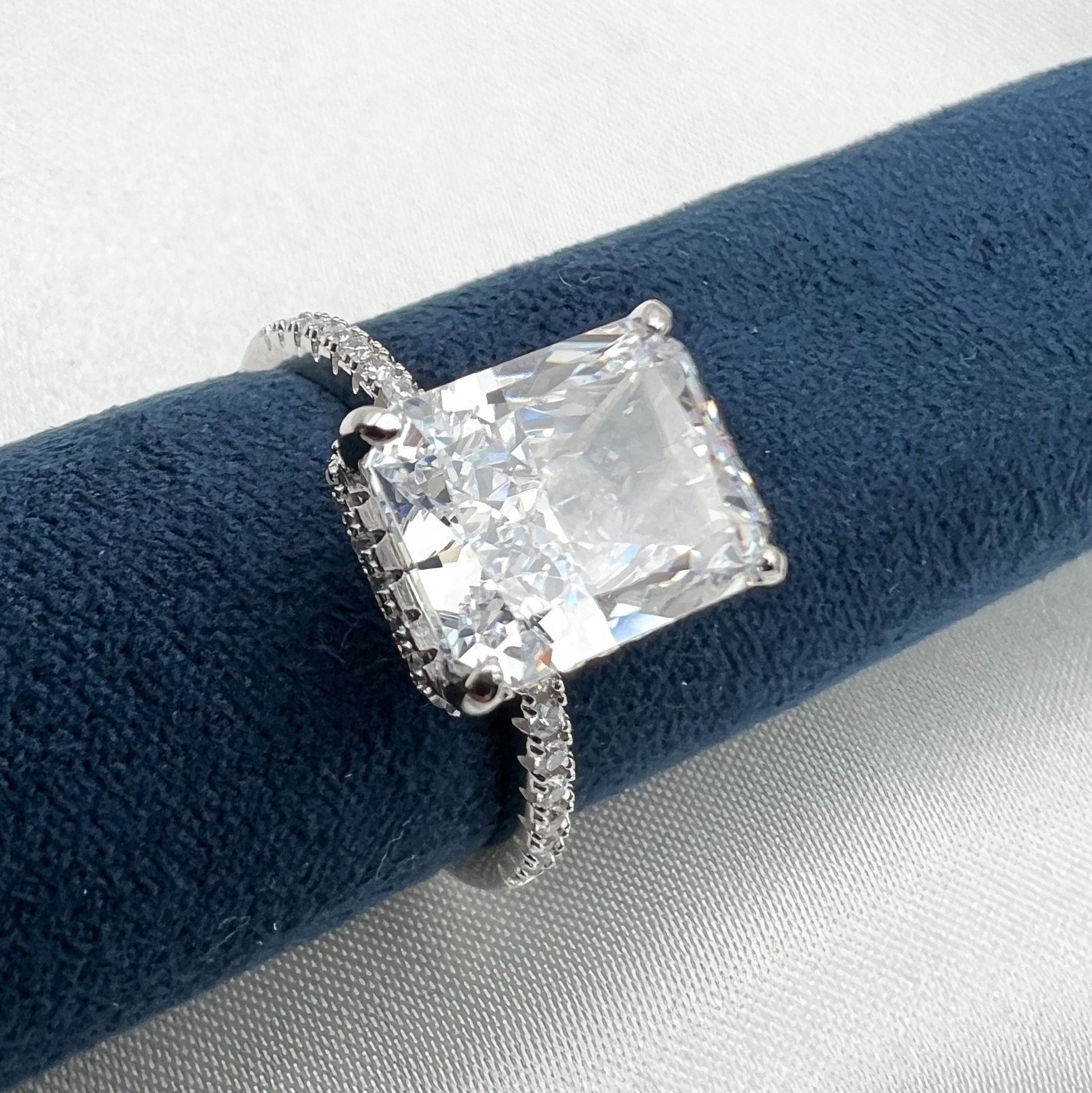 Sparkling Solitaire Engagement Ring 10x12mm 8ct Moissanite VVS D Color