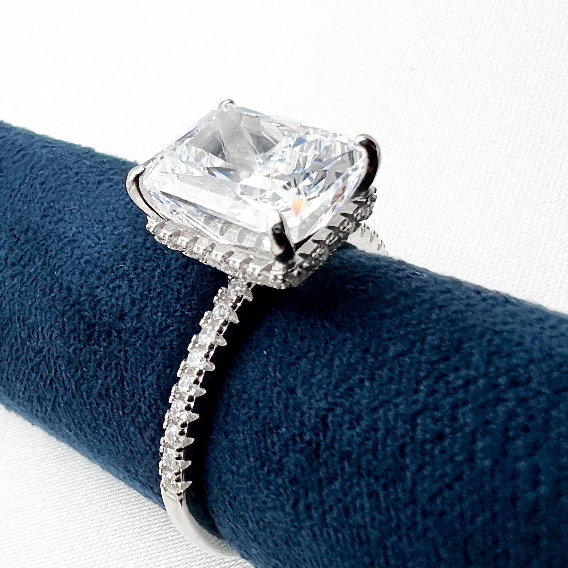 Sparkling Solitaire Engagement Ring 10x12mm 8ct Moissanite VVS D Color