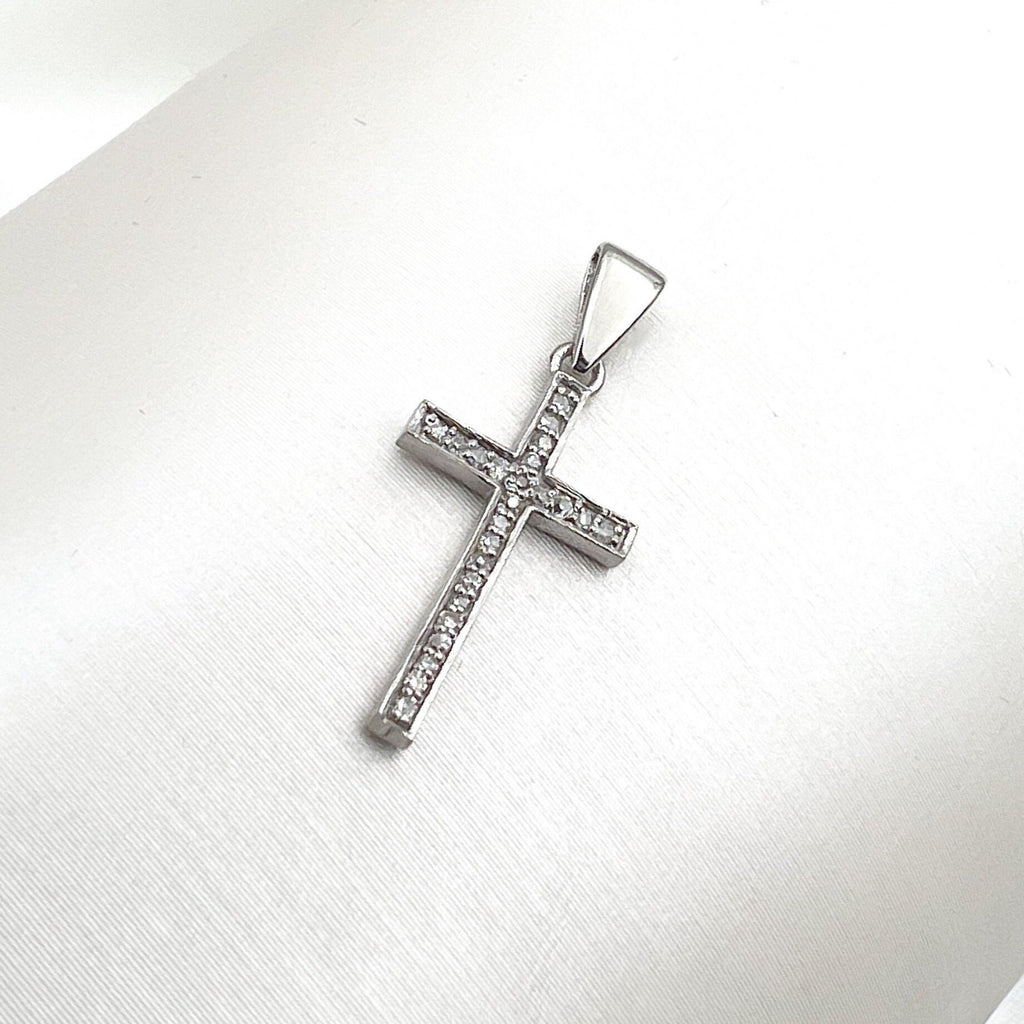 Elegant White Gold Latin Cross Pendant with Diamonds