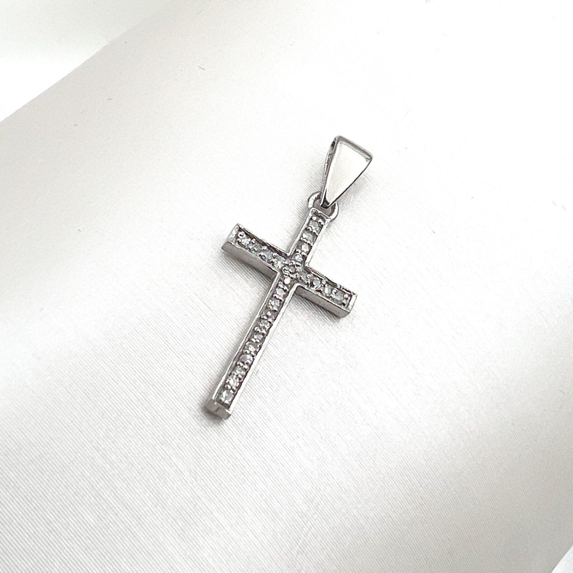 Elegant White Gold Latin Cross Pendant with Diamonds