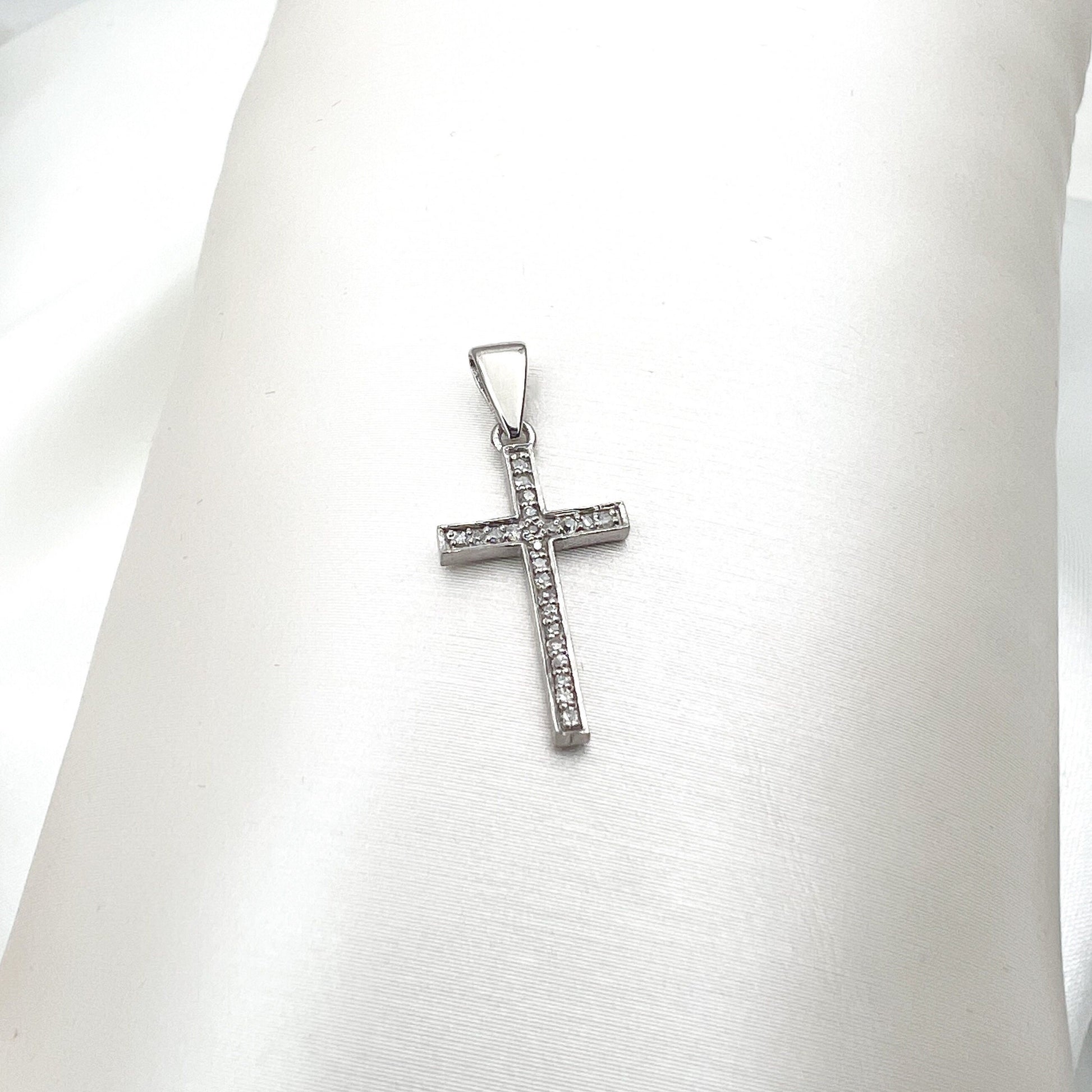 Elegant White Gold Latin Cross Pendant with Diamonds