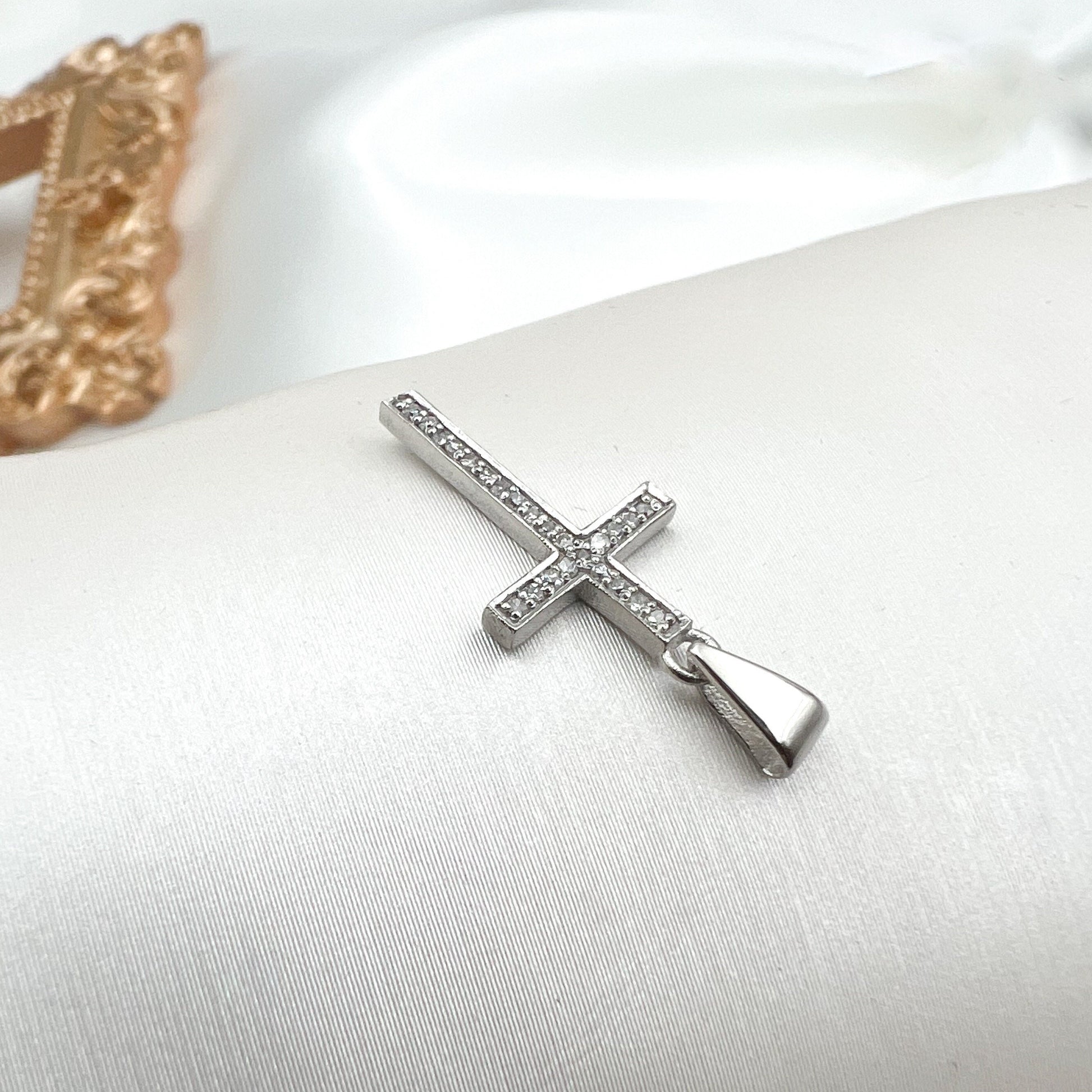Elegant White Gold Latin Cross Pendant with Diamonds