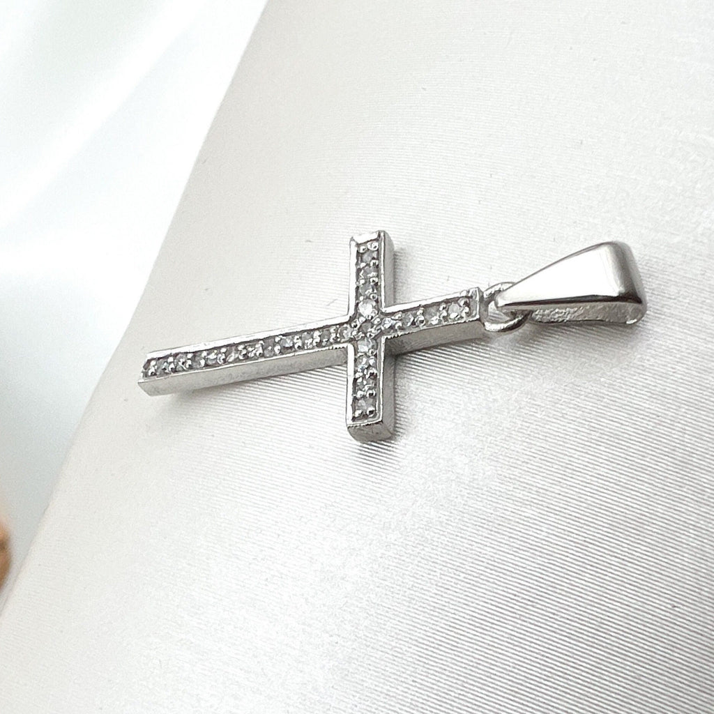 Elegant White Gold Latin Cross Pendant with Diamonds