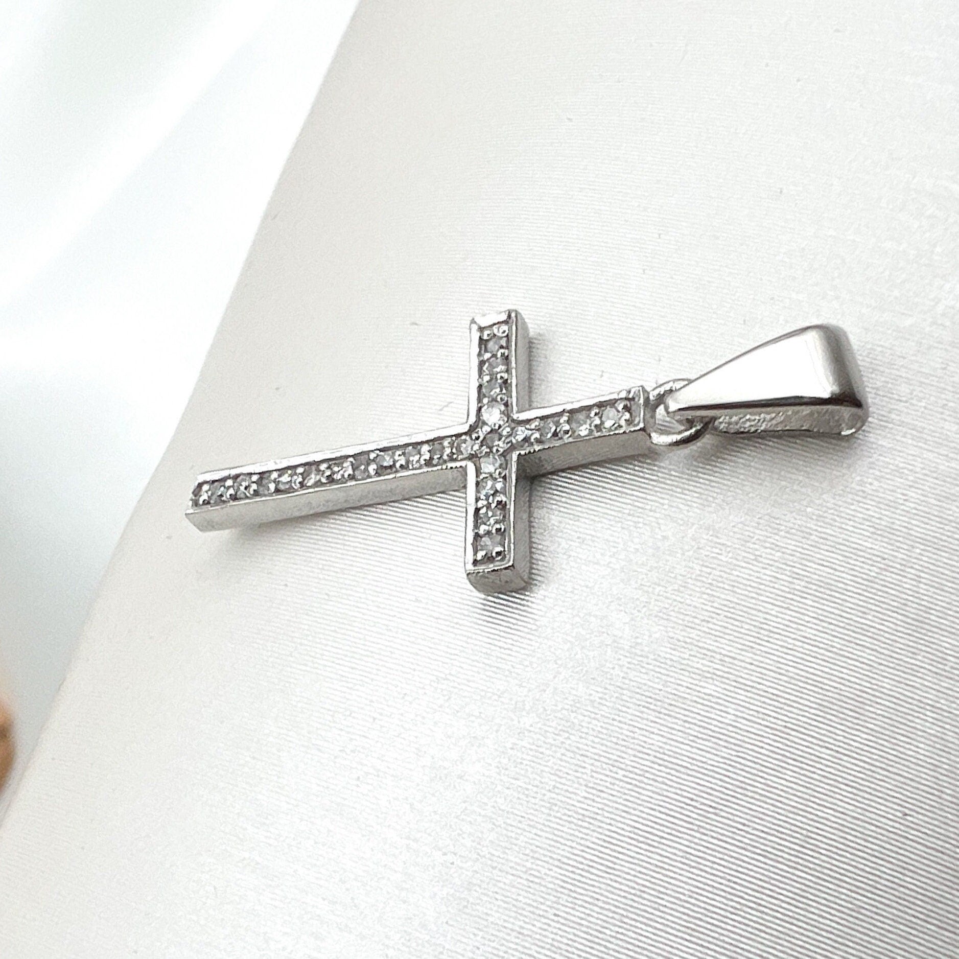 Elegant White Gold Latin Cross Pendant with Diamonds