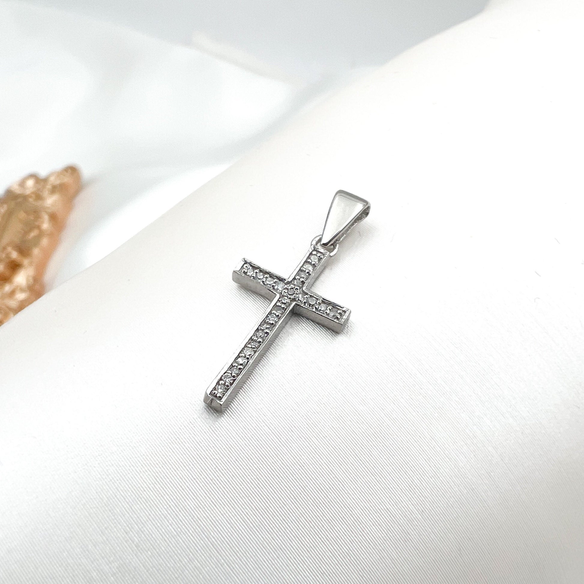 Elegant White Gold Latin Cross Pendant with Diamonds