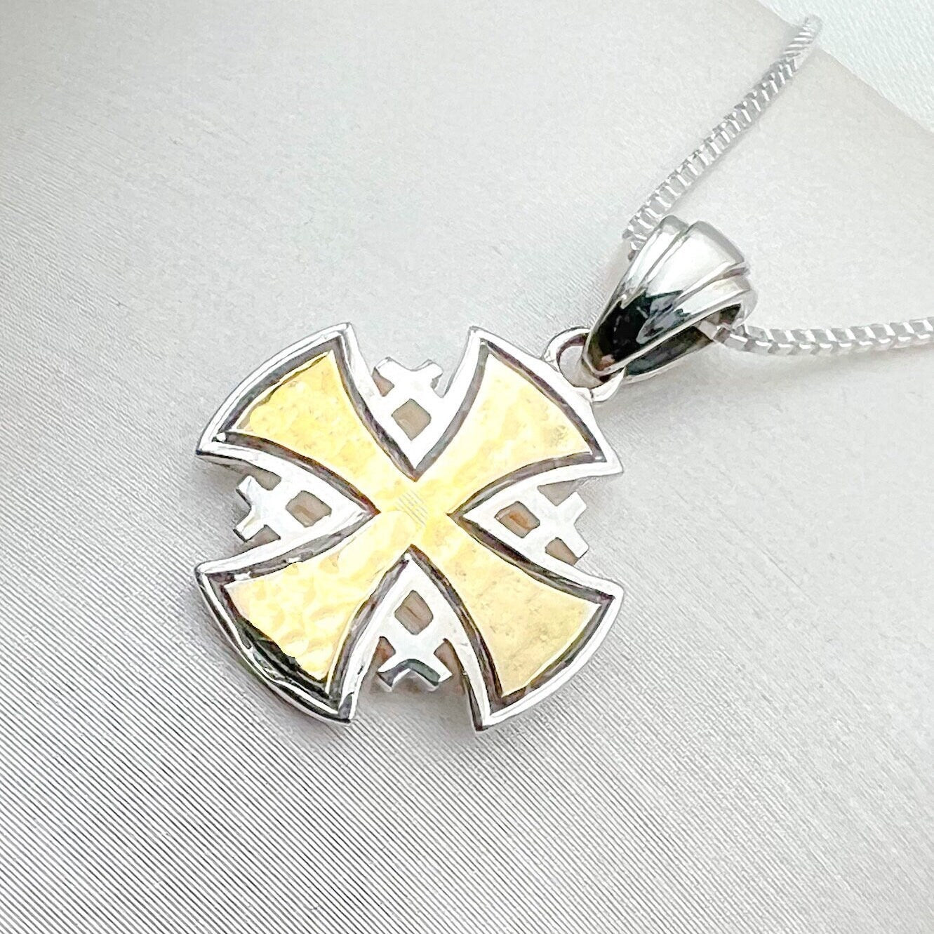 Jerusalem Cross Pendant in 925 Silver and 18k Gold, Featuring Intricate Engraving