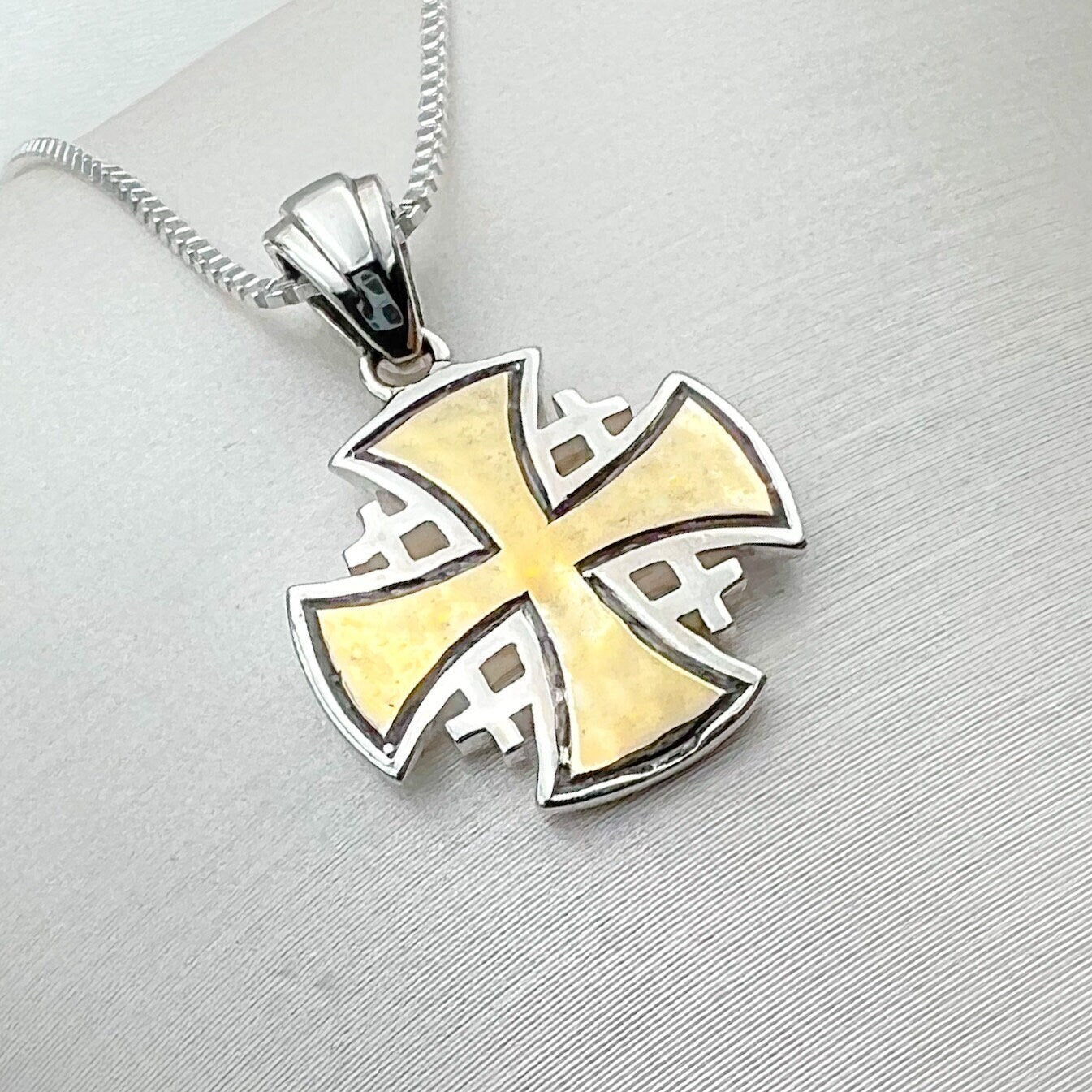 Jerusalem Cross Pendant in 925 Silver and 18k Gold, Featuring Intricate Engraving