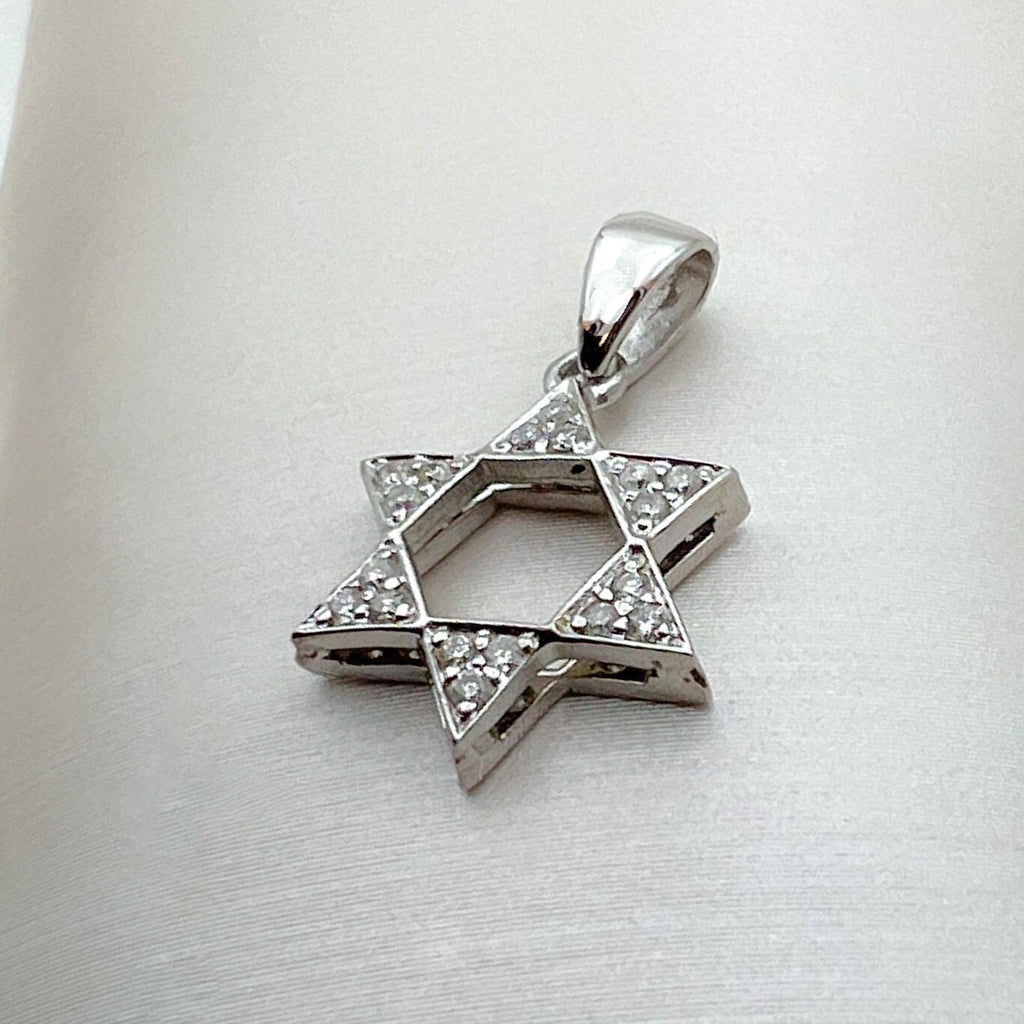 14k White Gold David Star Pendant with 18 Diamonds
