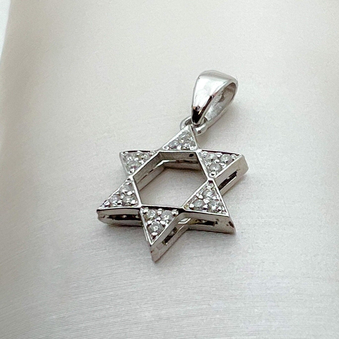 14k White Gold David Star Pendant with 18 Diamonds