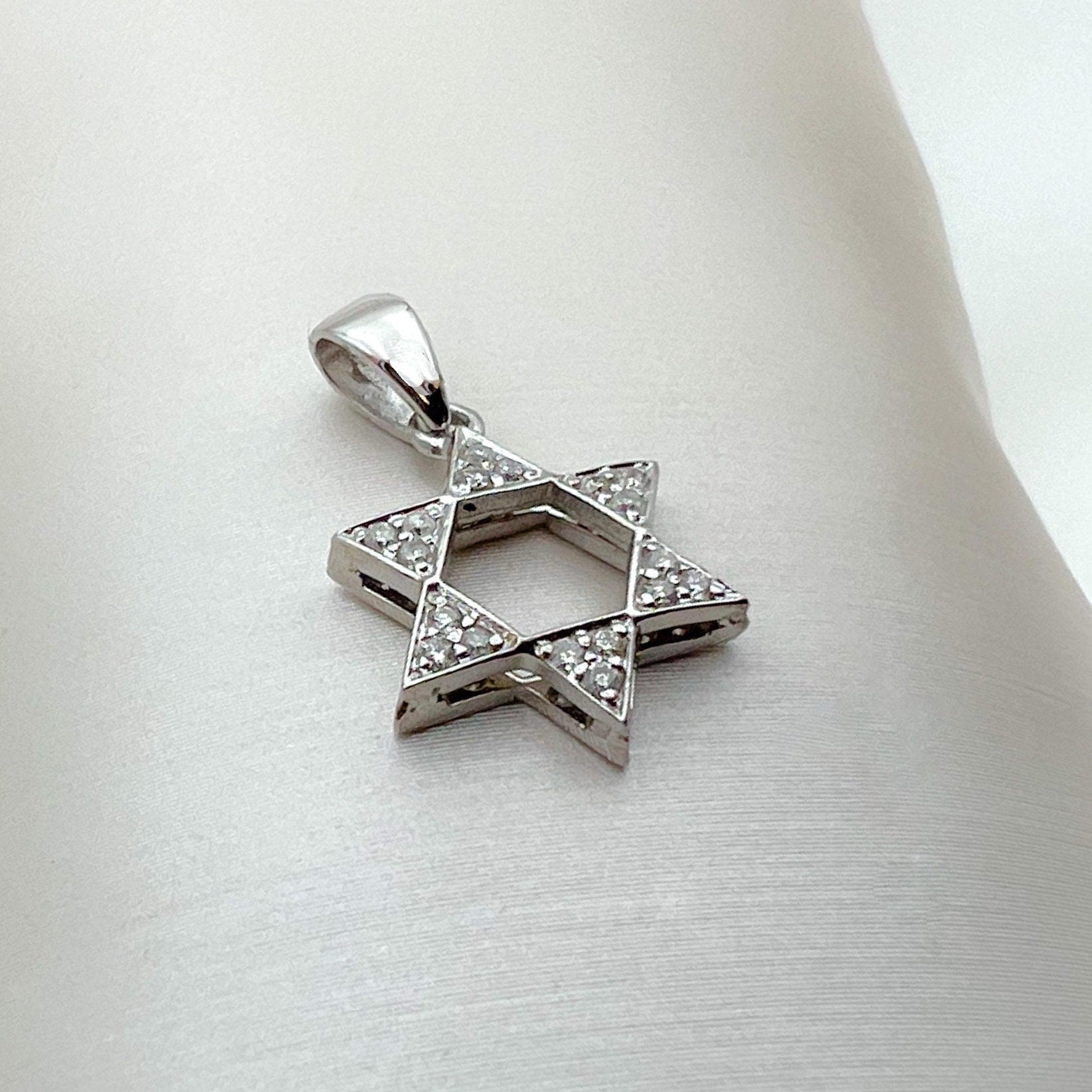 14k White Gold David Star Pendant with 18 Diamonds