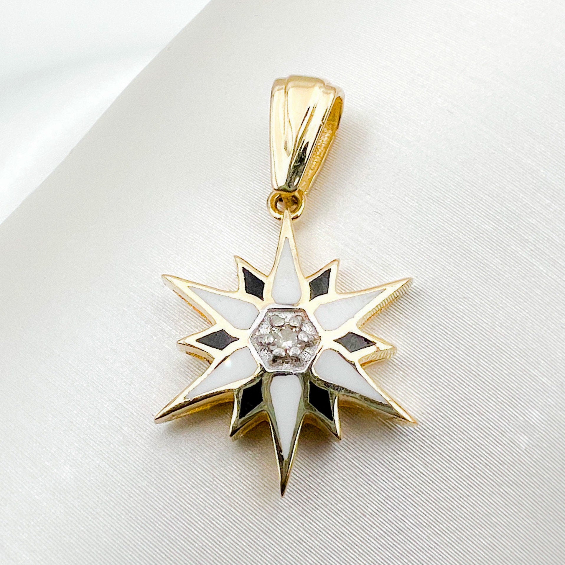 Elegant Star of Bethlehem Pendant in 14k Gold with Diamond Accents and Enamel
