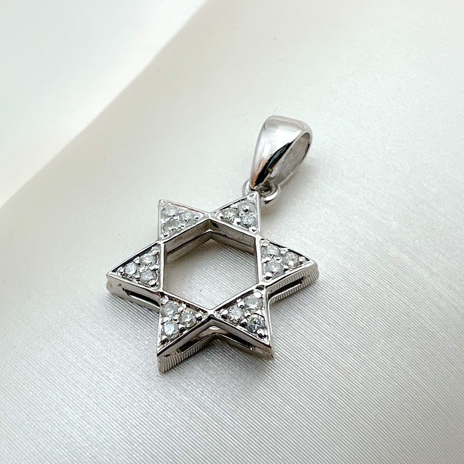 14k White Gold David Star Pendant with 18 Diamonds