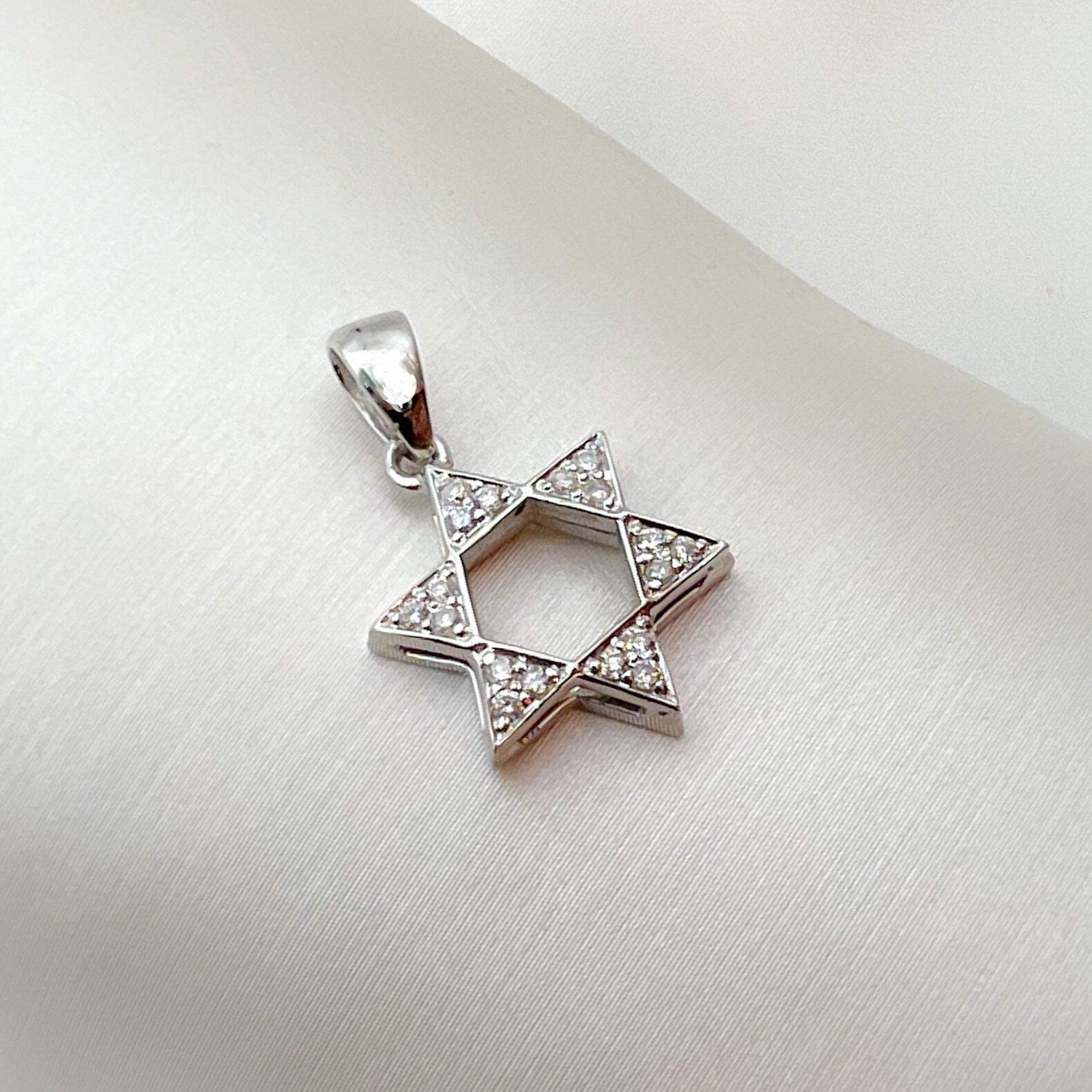 14k White Gold David Star Pendant with 18 Diamonds