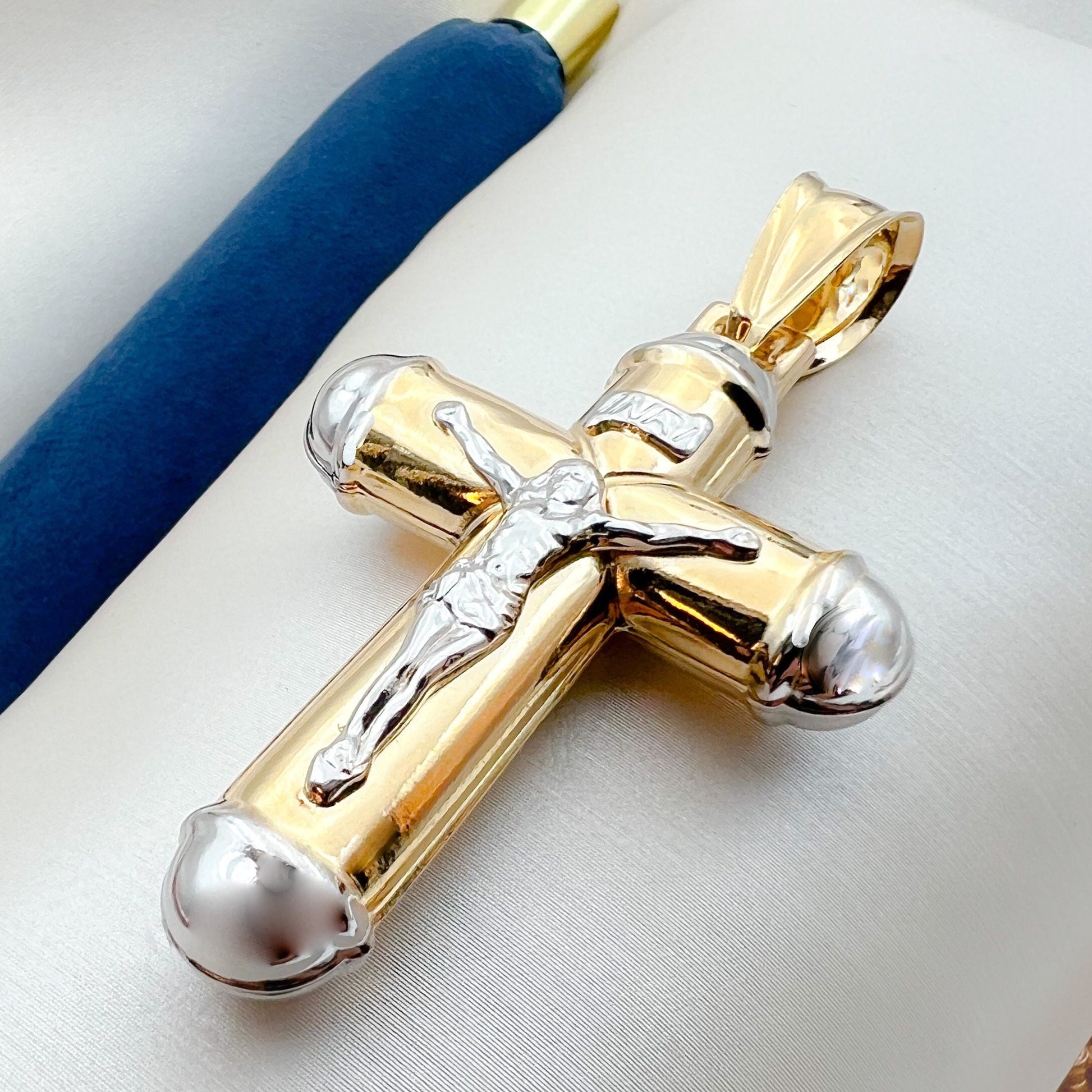 Extra-Large 14k Gold Cross Pendant with Detailed Crucifix and INRI Inscription – A Divine Symbol of Faith