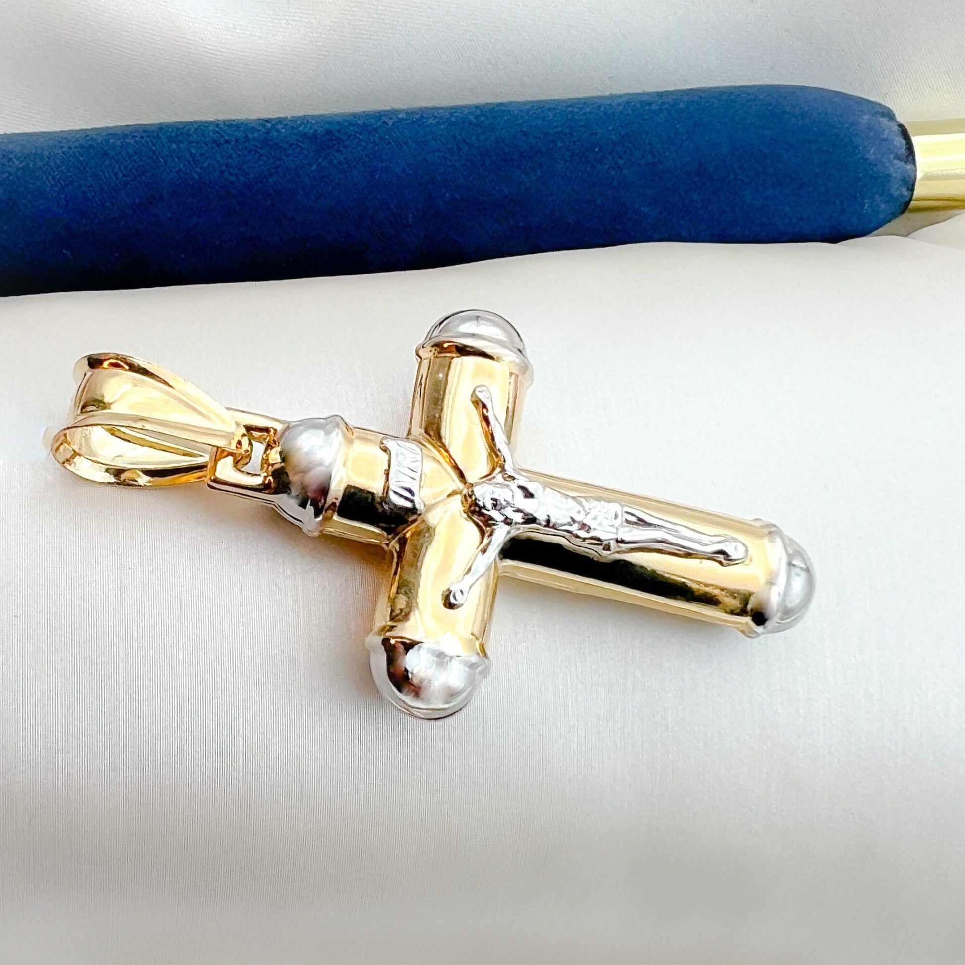 Extra-Large 14k Gold Cross Pendant with Detailed Crucifix and INRI Inscription – A Divine Symbol of Faith