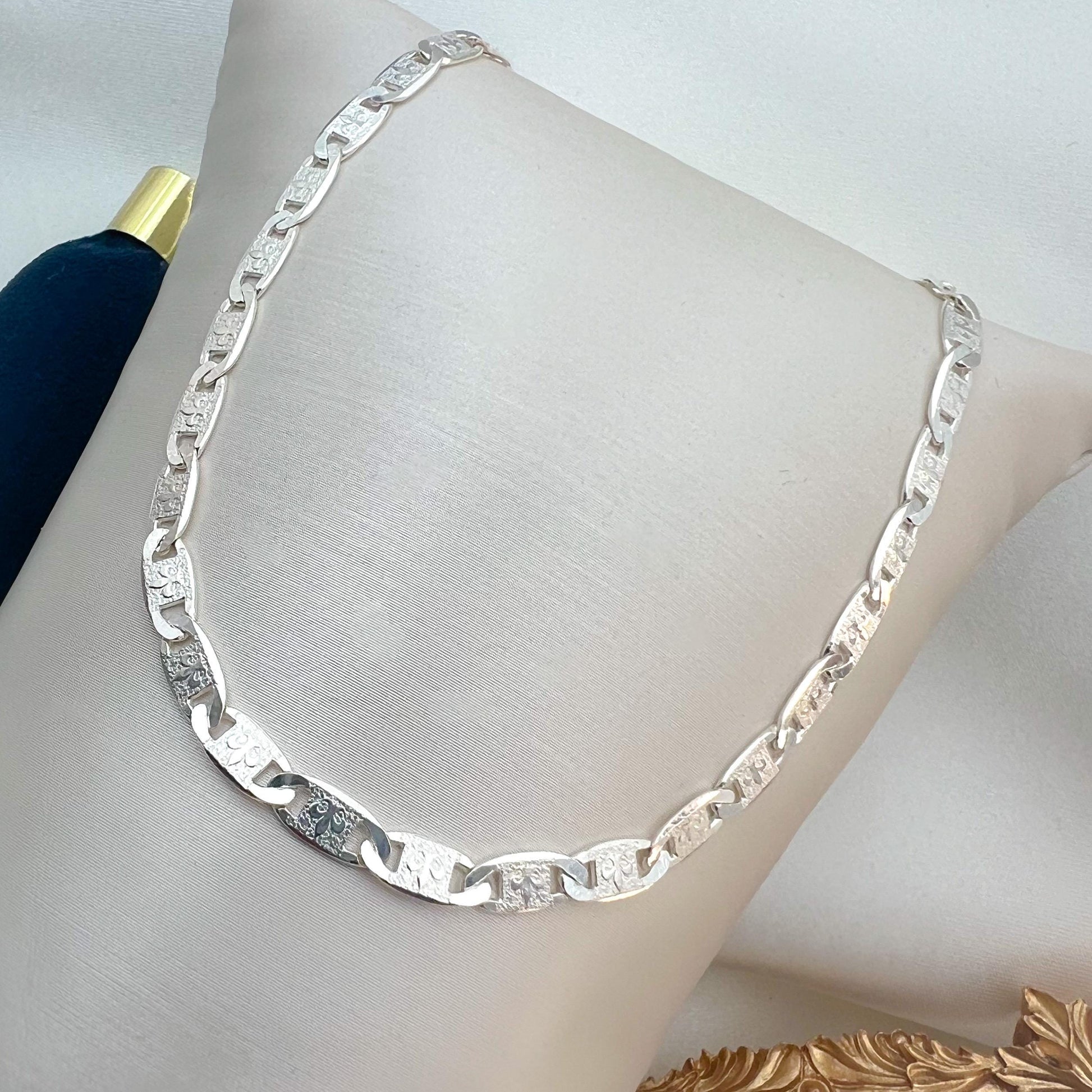 Starburst Figaro Necklace in 925 Silver – Sleek and Stylish