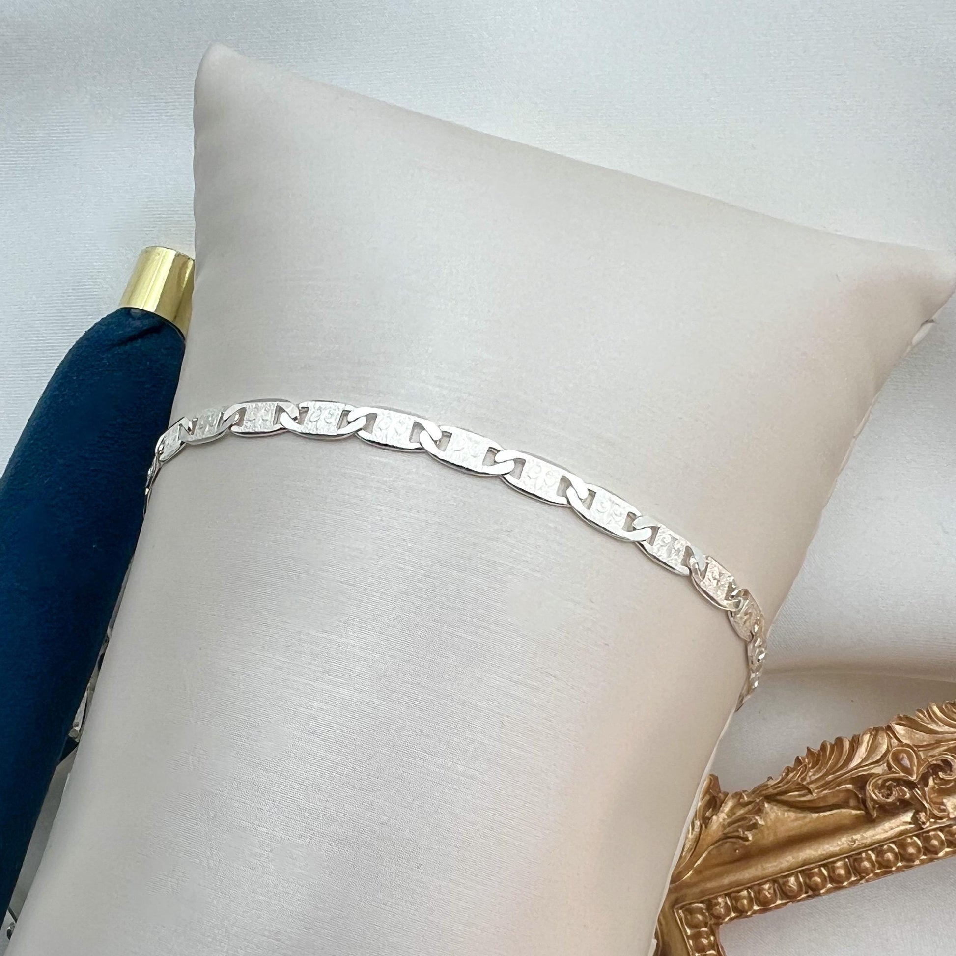 Starburst Figaro Necklace in 925 Silver – Sleek and Stylish