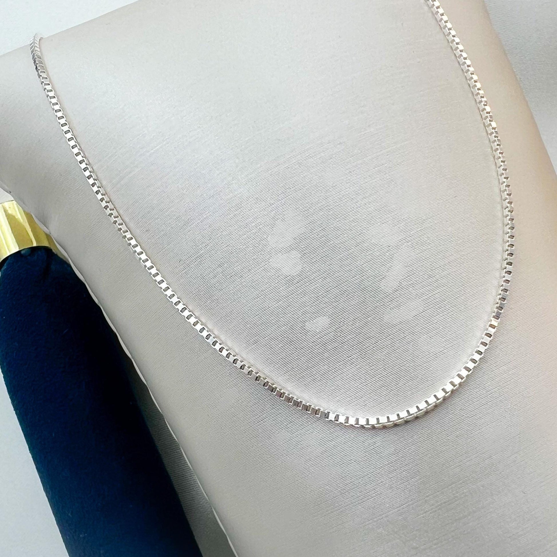 Thin Box Chain Necklace in Silver 925